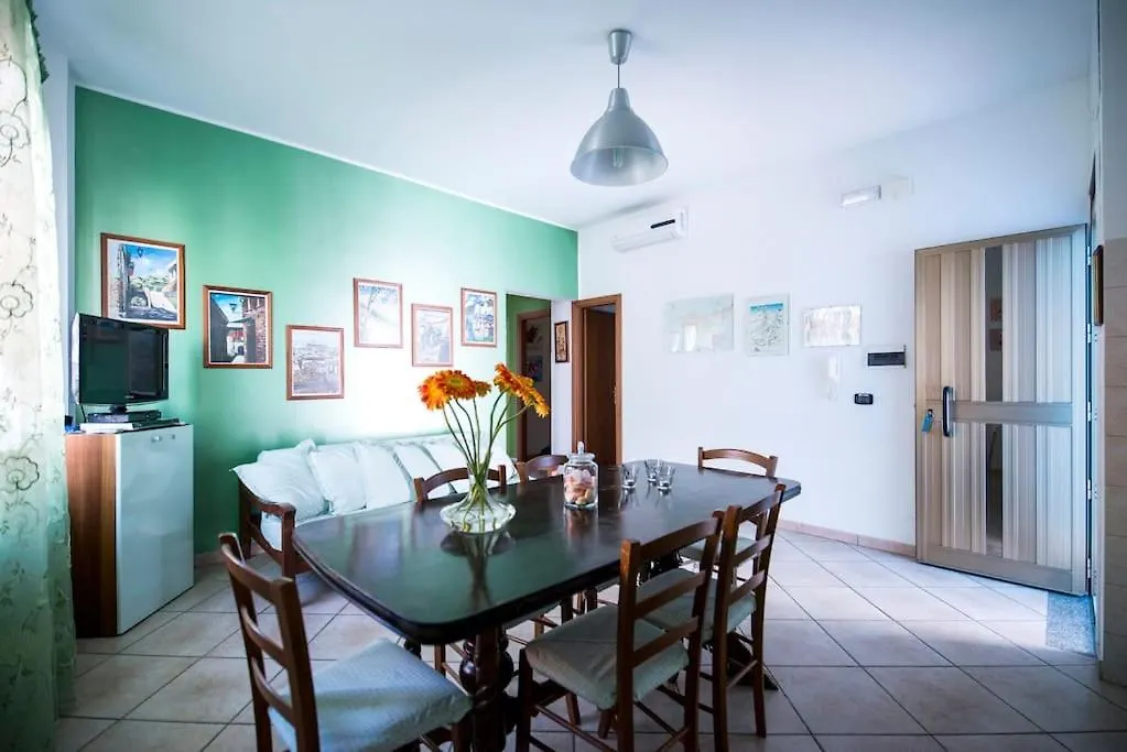 Holiday House By The Sea Sicilia Capo dʼOrlando 0*,