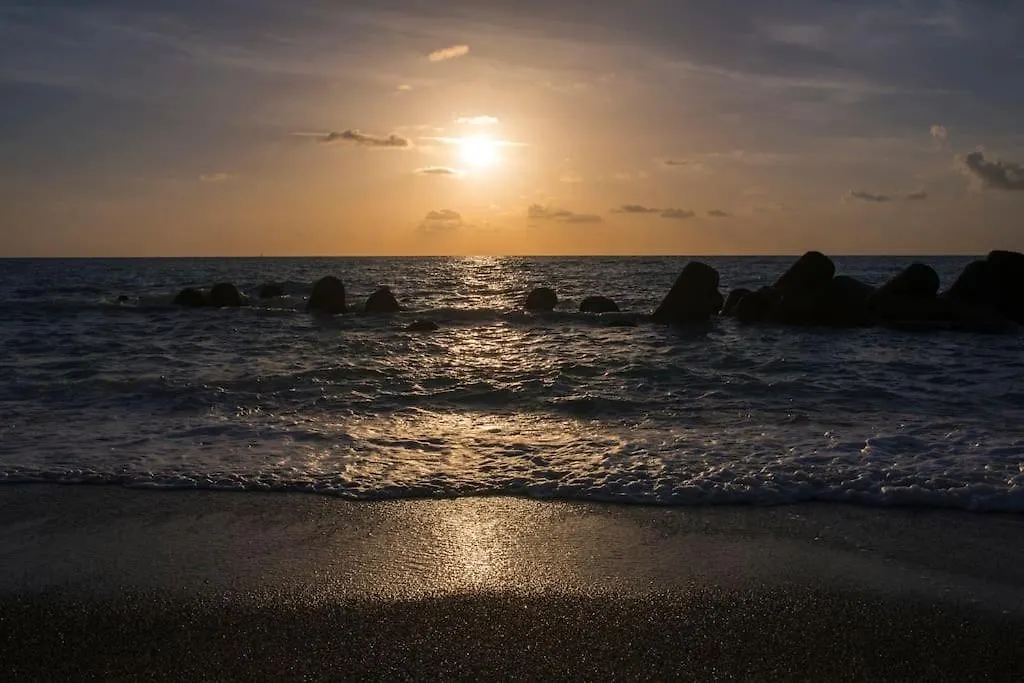 Holiday House By The Sea Sicilia Capo dʼOrlando