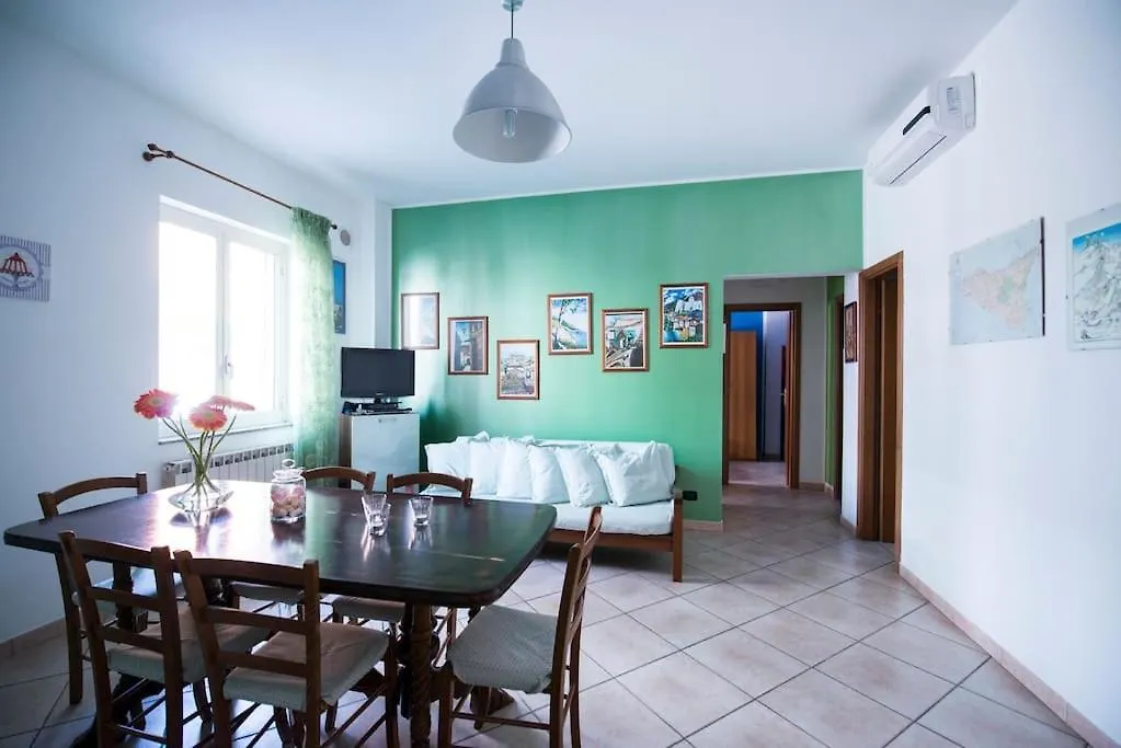 Casa de Férias Holiday House By The Sea Sicilia Capo dʼOrlando