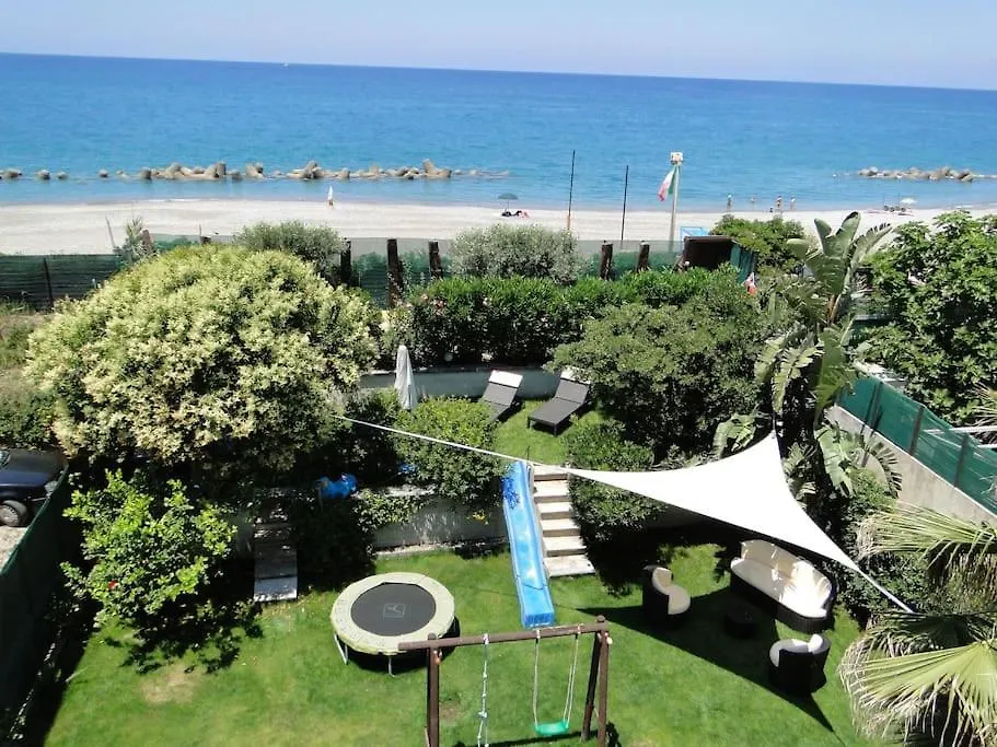 Casa de Férias Holiday House By The Sea Sicilia Capo dʼOrlando