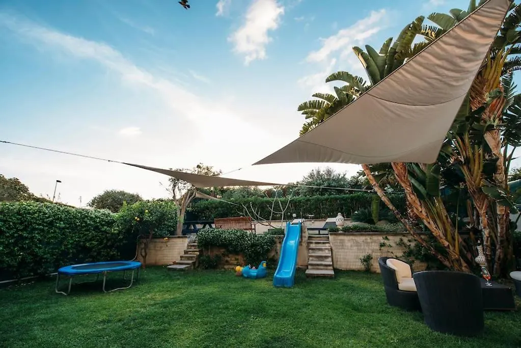 Holiday House By The Sea Sicilia Capo dʼOrlando 0*,  Itália