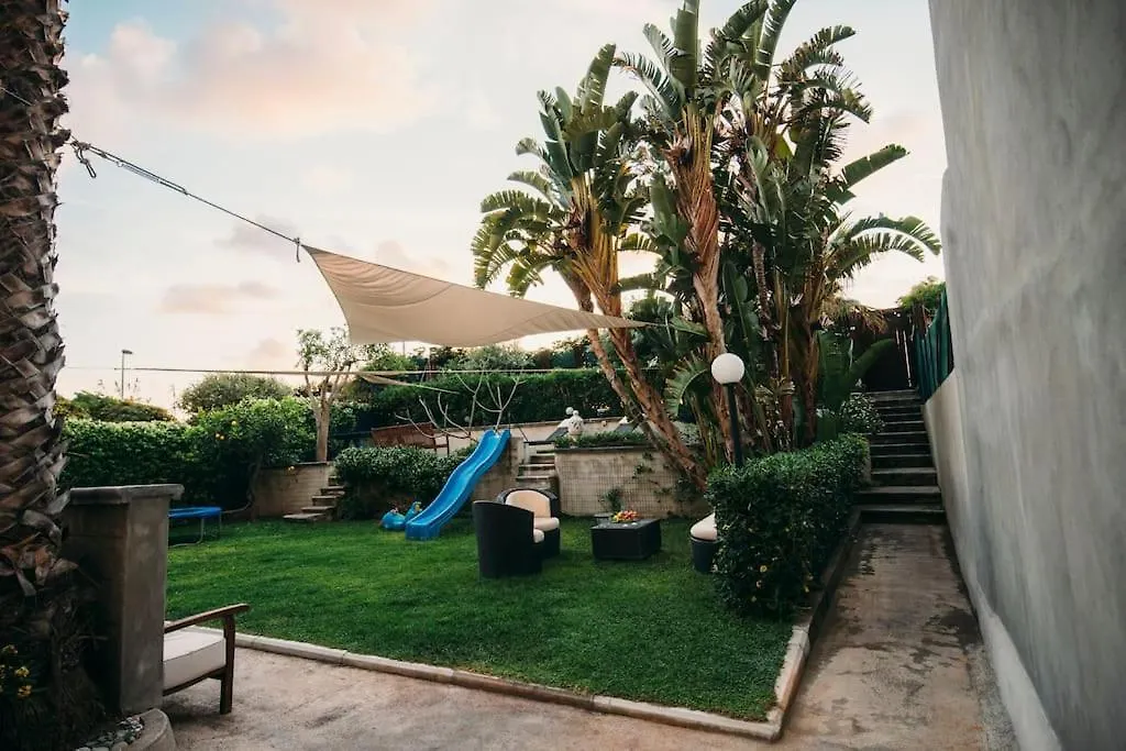 Holiday House By The Sea Sicilia Capo dʼOrlando
